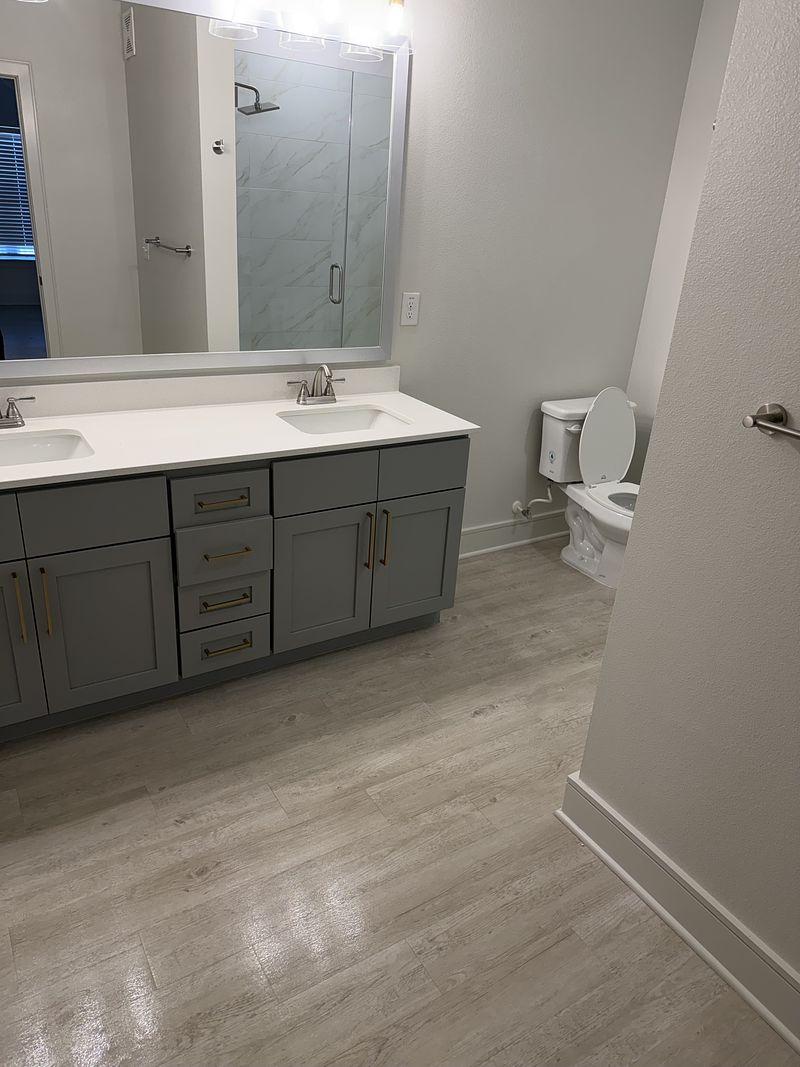 Bathroom deep-cleaned by 2Clean Escapes