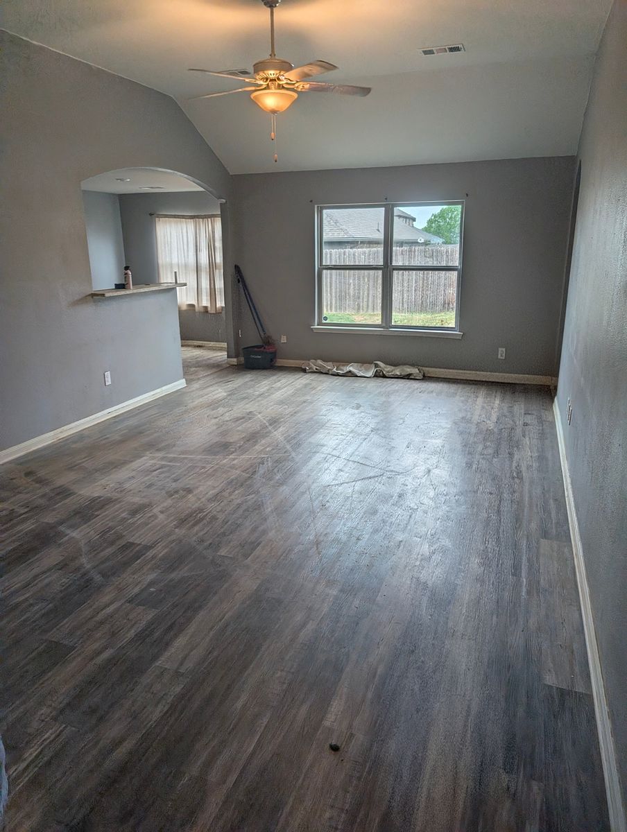 Living room with gray walls before cleaning