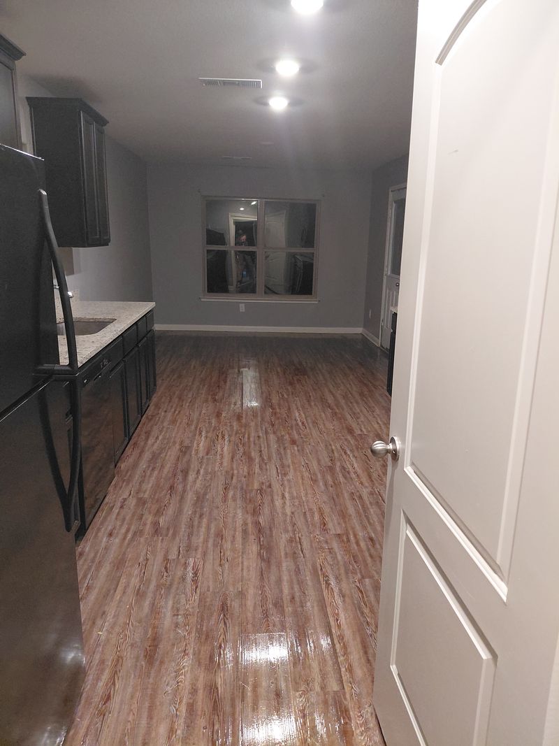 Move-out unit cleaned and turned over by 2Clean Escapes
